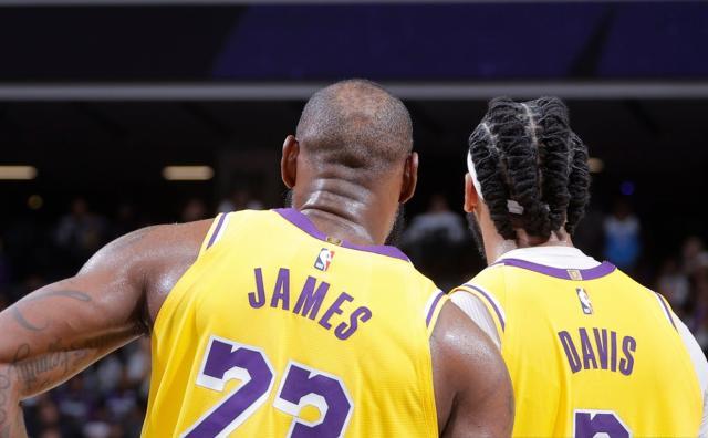 开云下载-双项历史第一！詹皇里程碑之夜，浓眉轰双20拱卫