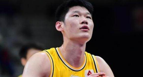 广厦公布胡金秋伤情：右侧胫骨挫伤&amp;软组织损伤